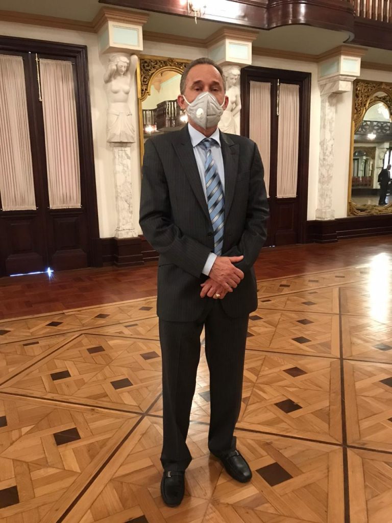 Viceministro de salud anuncia dio positivo al Covid-19