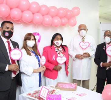 Edisson Féliz se unió ayer a la campaña de CEMADOJA que cubre 100% de la mamografía