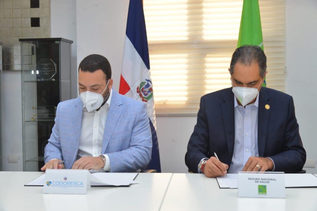 Pescadores y familiares serán afiliados al SeNaSa Pescadores y familiares serán afiliados al SeNaSa