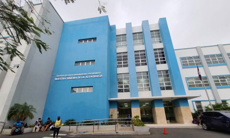 Maternidad la Altagracia desmiente que no se están dejando ver las pacientes a familiares