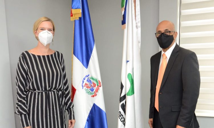 CNSS planea iniciar programa piloto para integrar a trabajadores, profesionales y técnicos independientes
