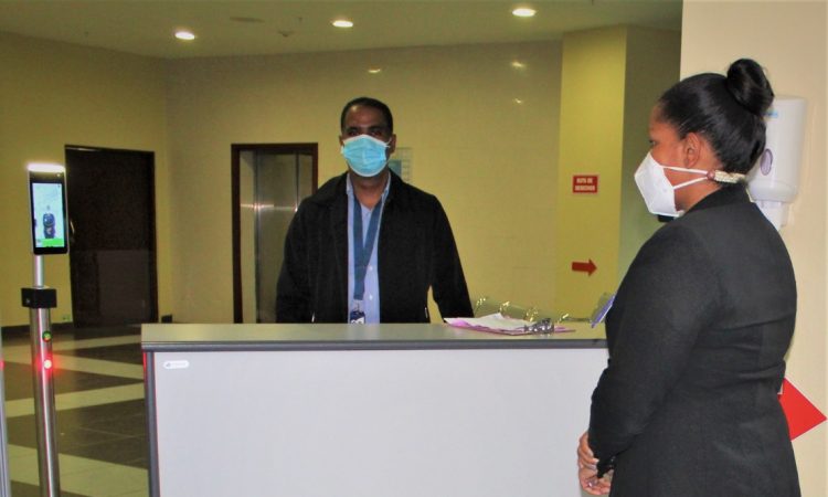 Se instaló moderno equipo de reconocimiento facial capaz de saber si se usa mascarilla en el Ney Arias