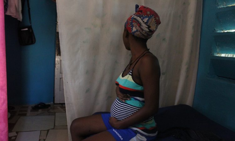 Presidente de la SDOG propuso cobrar a haitianas ilegales por servicios de maternidad para controlar índice de parturientas