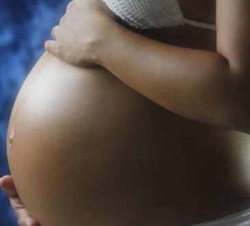 Aunque tasa de mortalidad neonatal disminuyó, la pandemia ha provocado un repunte en el país