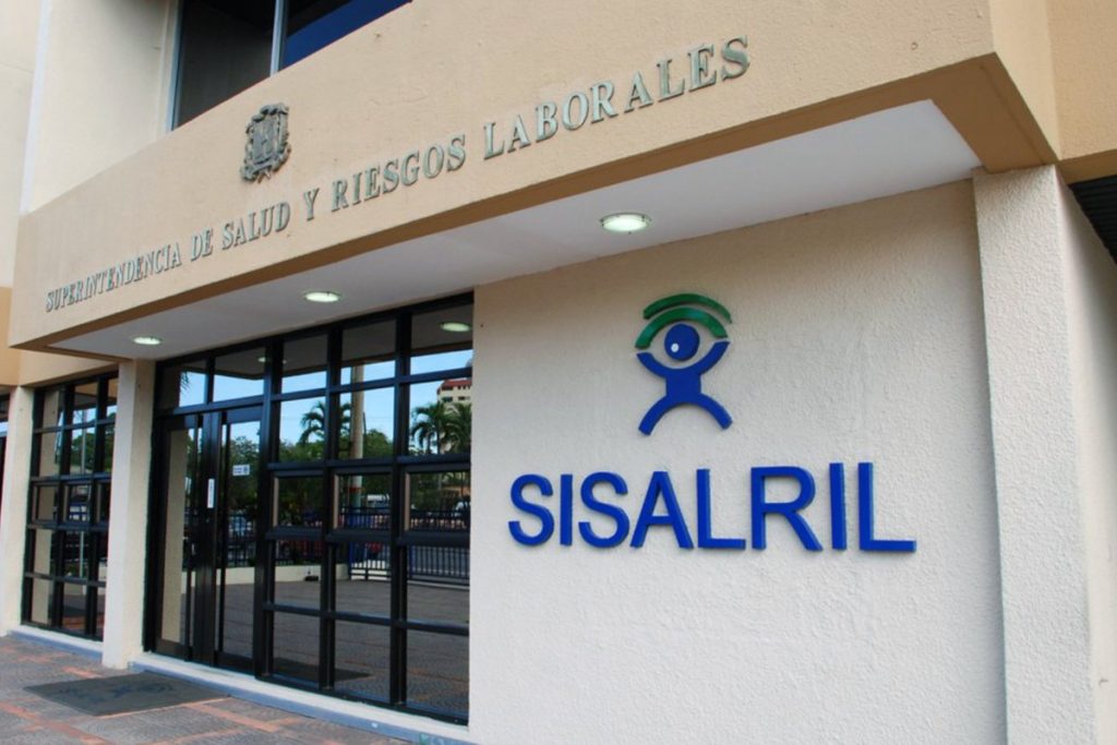 SISALRIL pide al CNSS mejorar coberturas en tratamiento y procedimientos quirúrgicos de 8 a 12,000 pesos Sede SISALRIL