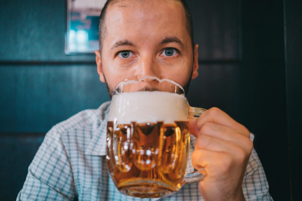 Hombres, solteros y empleados tienden a padecer trastornos por consumo de alcohol Hombres, solteros y empleados tienden a padecer trastornos por consumo de alcohol