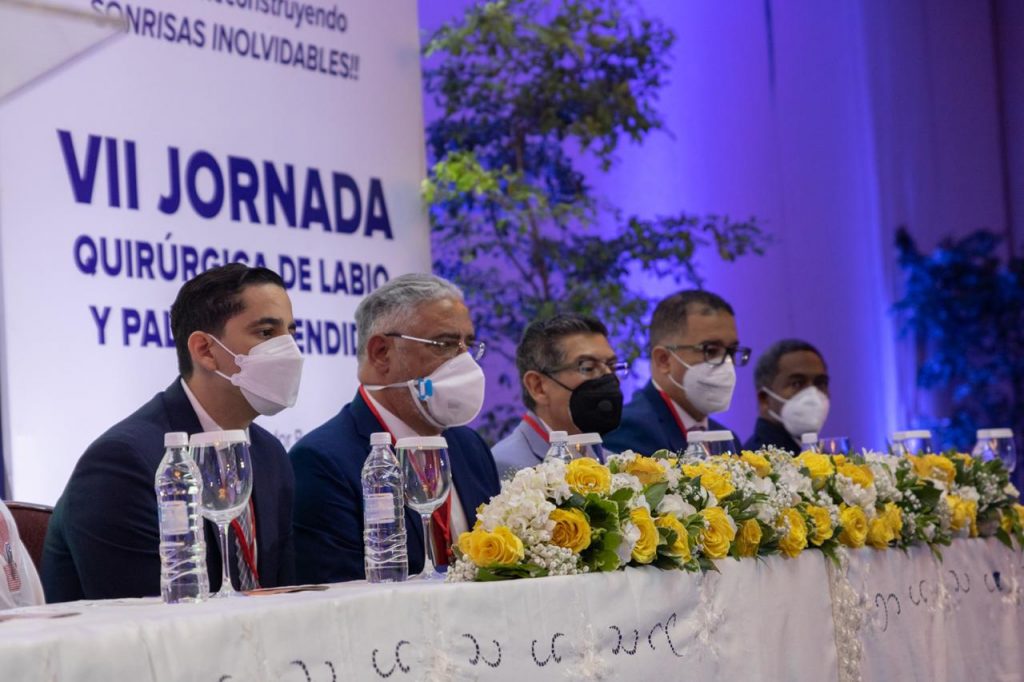 Médicos son capacitados en avanzadas técnicas quirúrgicas para corregir labio y paladar hendido Médicos son capacitados en avanzadas técnicas quirúrgicas para corregir labio y paladar hendido