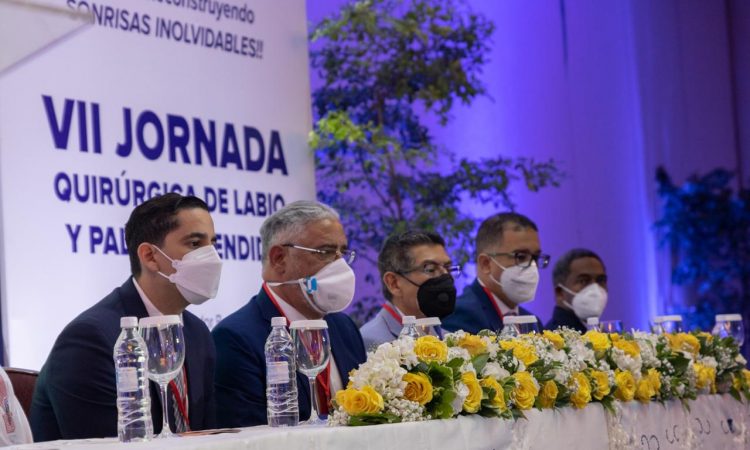 Médicos son capacitados en avanzadas  técnicas quirúrgicas para corregir labio y paladar hendido