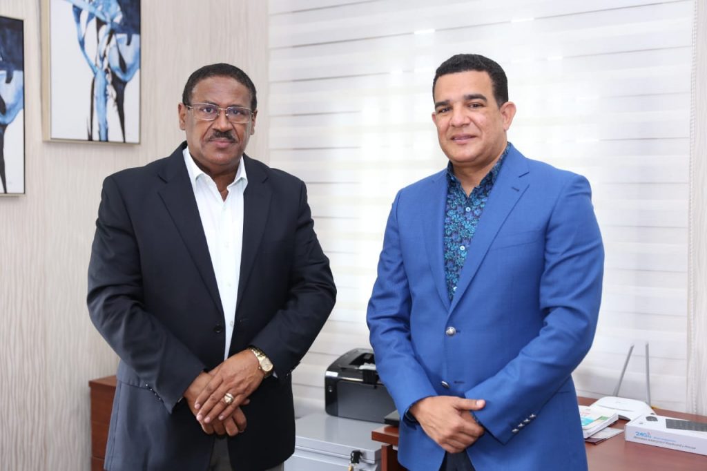 Richard Ortiz y director del SRSM planean obras sociales a favor de los más necesitados Richard Ortiz y director del SRSM planean obras sociales a favor de los más necesitados