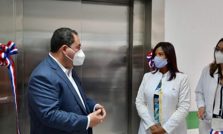 Centro de Gastroenterología Luis Eduardo Aybar y SNS inauguran ascensor tras un año sin el servicio Centro de Gastroenterología Luis Eduardo Aybar y SNS inauguran ascensor tras un año sin el servicio