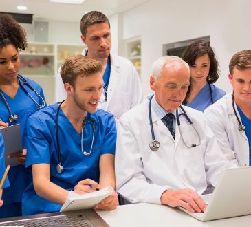 Covid-19: La reintegración del médico interno a los hospitales