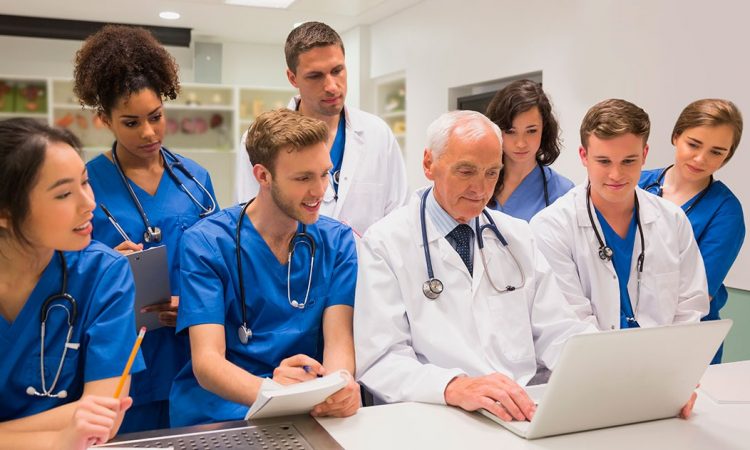 Covid-19: La reintegración del médico interno a los hospitales Covid-19: La reintegración del médico interno a los hospitales
