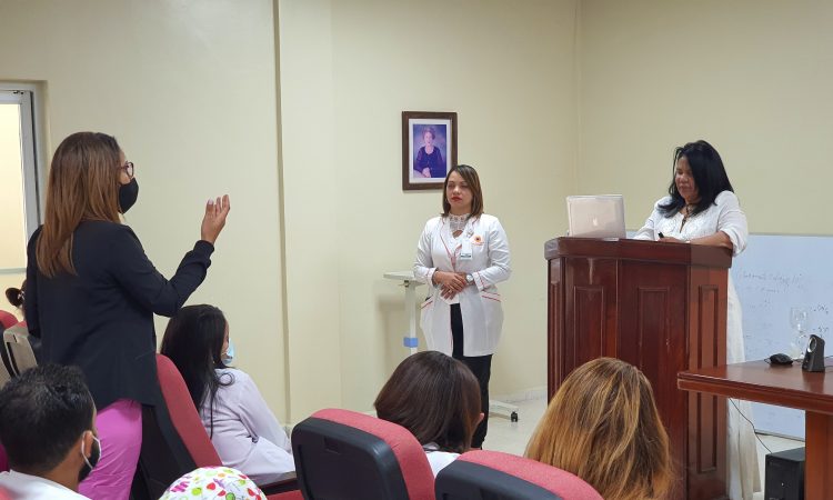 Psiquiatra Ivelisse Acosta dictó conferencia por el Día Internacional para la Eliminación de la Violencia contra la Mujer
