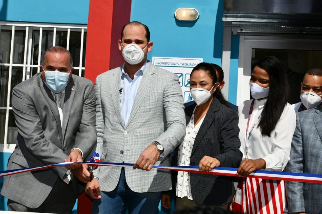 Director de Promese/Cal inauguró tres “Farmacias del pueblo” en sus primeros 100 días de gestión Director de Promese/Cal inauguró tres “Farmacias del pueblo” en sus primeros 100 días de gestión