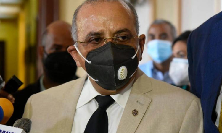 Ministro de salud superó el Covid-19