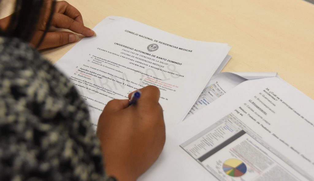Facultades de medicina abogan por transformación de la educación médica y examen de residencia