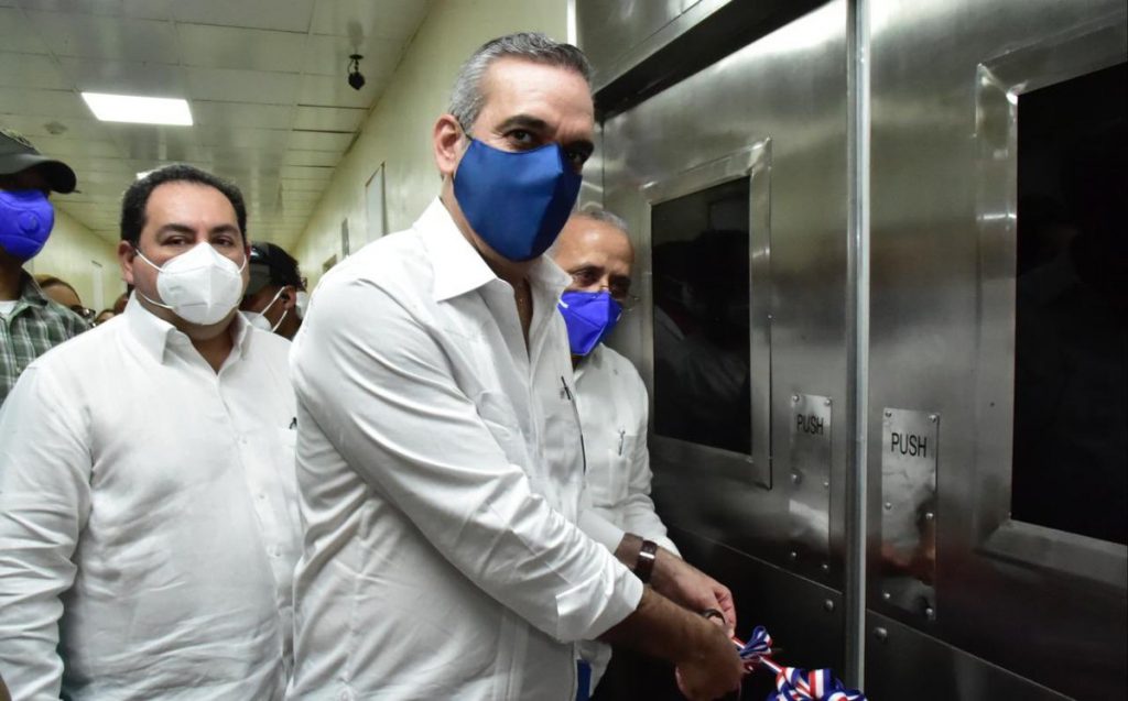 Abinader inauguró Unidad de Cuidados Intensivos y área COVID-19 en hospitales de Azua