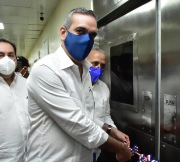 Abinader inauguró Unidad de Cuidados Intensivos y área COVID-19 en hospitales de Azua