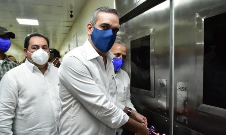 Abinader inauguró Unidad de Cuidados Intensivos y área COVID-19 en hospitales de Azua