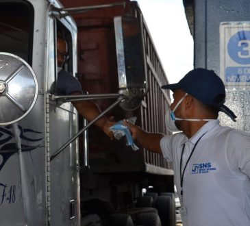 SNS Y MOCP realizaron operativo de entrega de mascarillas en peajes de la capital