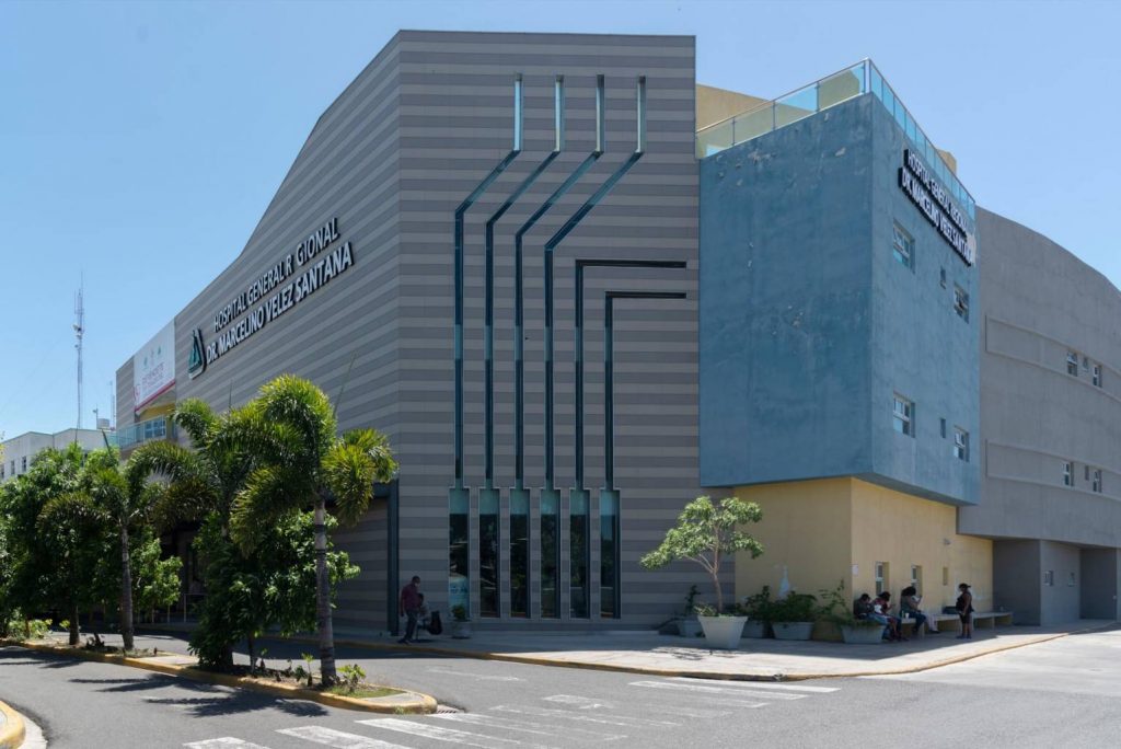 Hospital Marcelino Vélez Santana dispone del 50% de sus camas para pacientes con COVID-19