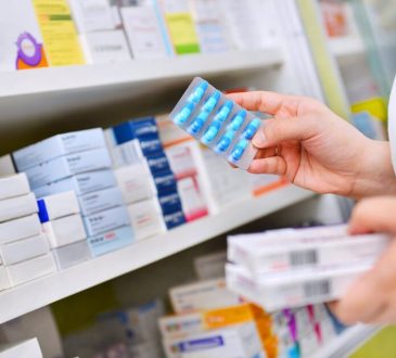 Personal farmacéutico es sometido a aprehensiones por circular durante el toque de queda