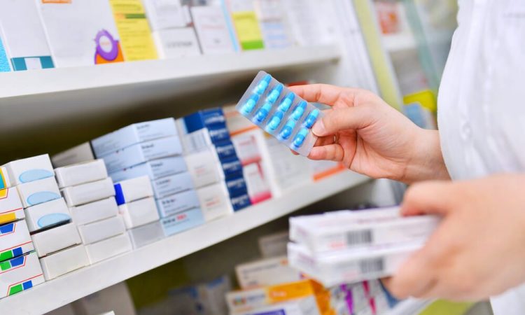 Personal farmacéutico es sometido a aprehensiones por circular durante el toque de queda