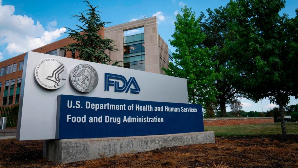 FDA aclaró que son necesarias dos dosis de vacunas para resultados positivos frente al COVID-19 FDA aclaró que son necesarias dos dosis de vacunas para resultados positivos frente al COVID-19