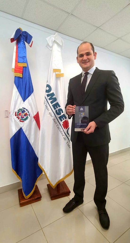 INAP entregó reconocimiento a Adolfo Pérez por su labor en Promese/Cal