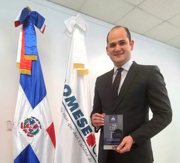 INAP entregó reconocimiento a Adolfo Pérez por su labor en Promese/Cal