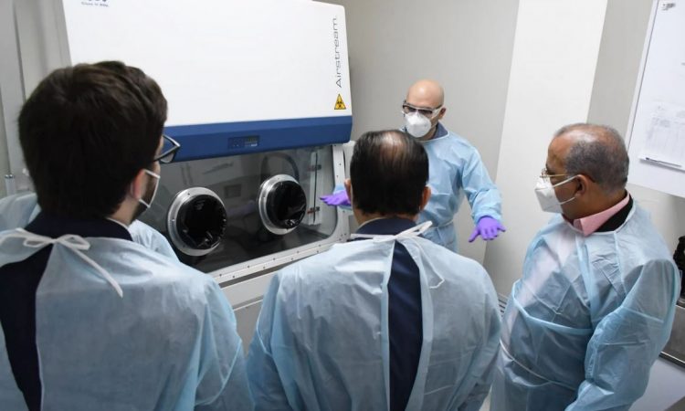 Plutarco Arias informó que Laboratorio Nacional cuenta con equipo para detectar nuevas cepas de COVID-19