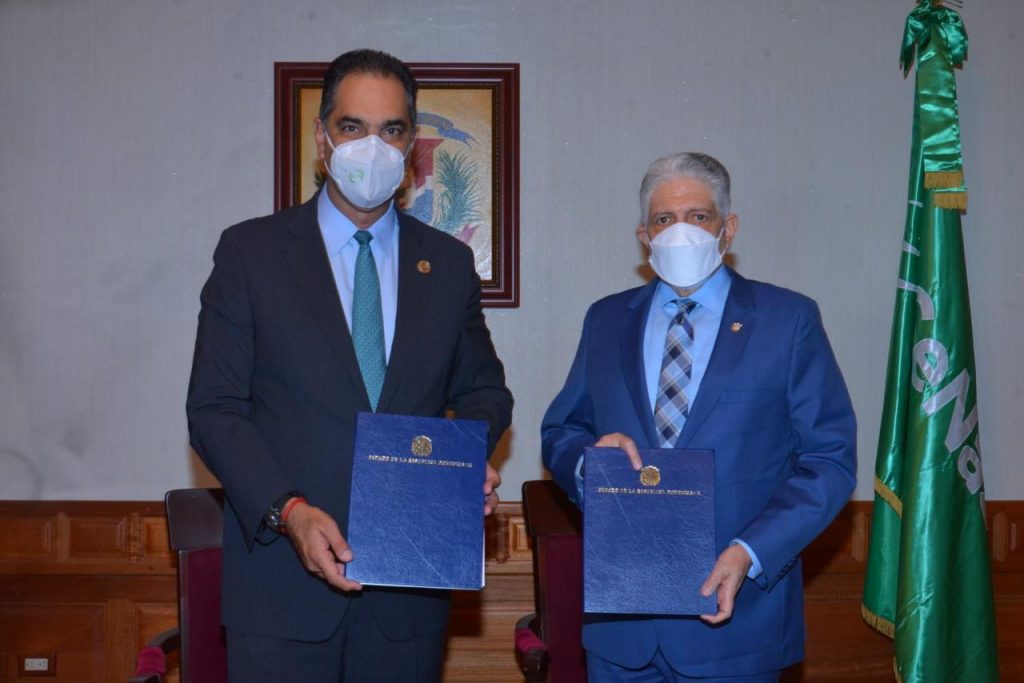 SeNaSa acordó otorgar seguro de salud a trabajadores del senado a nivel nacional SeNaSa acordó otorgar seguro de salud a trabajadores del senado a nivel nacional