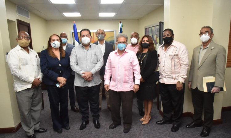 SNS y CMD se reunieron para definir compromisos firmados con el presidente