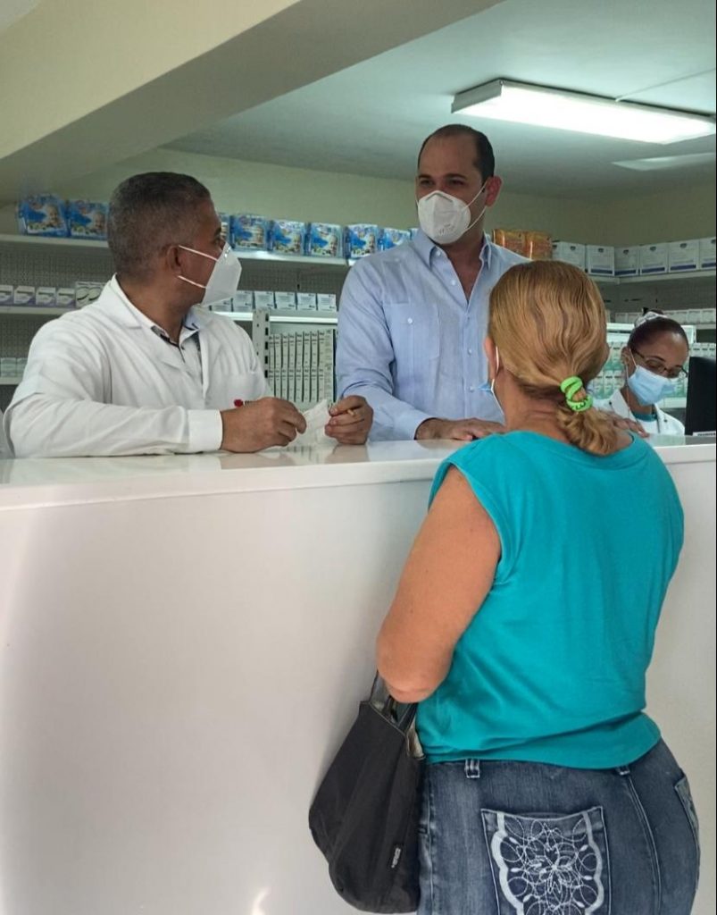 Director de Promese/Cal recorrió las “Farmacias del pueblo” para supervisar su funcionamiento