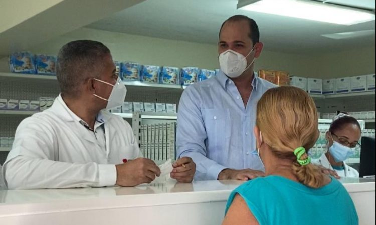 Director de Promese/Cal recorrió las “Farmacias del pueblo” para supervisar su funcionamiento