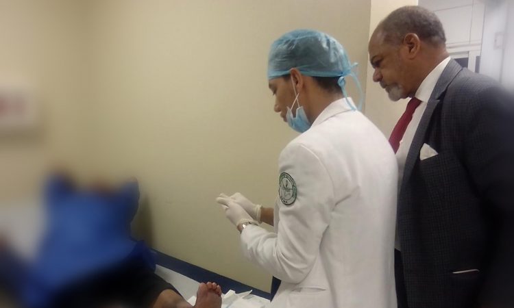 Hospitales Moscoso Puello y José María Cabral trataron a 431 personas con pie diabético