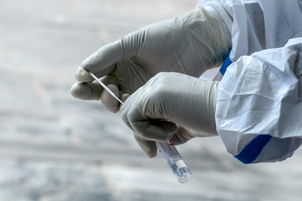China causó revuelo al anunciar la aplicación de tests anales para detectar el COVID-19 rápidamente