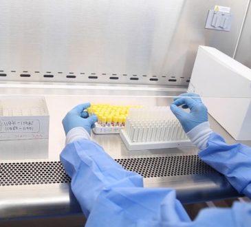 Arias resaltó mejora del procesamiento y rapidez de entrega de pruebas PCR en el Laboratorio Nacional