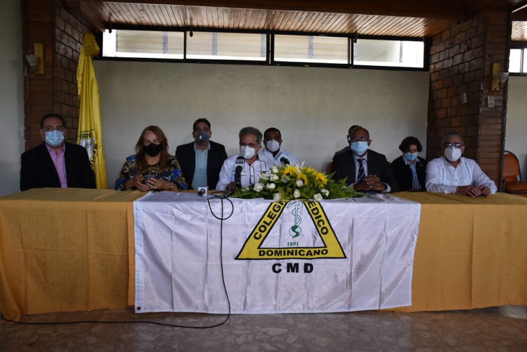 Médicos protestarán en el palacio de la Policía Nacional por agresiones a personal de salud