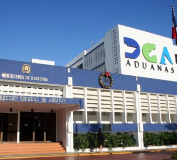 DGA mostró registros de aduanas que desmienten acusaciones de Jochy Gómez sobre importación de vacunas