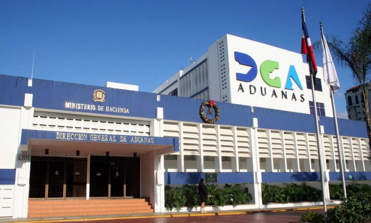 DGA mostró registros de aduanas que desmienten acusaciones de Jochy Gómez sobre importación de vacunas
