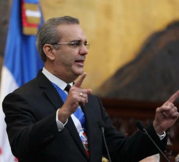 Cirujanos y urólogos destacan logros del Gobierno en el sector salud, pero advierten mejoras por cumplir