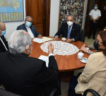 Plutarco Arias firmó acuerdo para garantizar protección a adultos mayores
