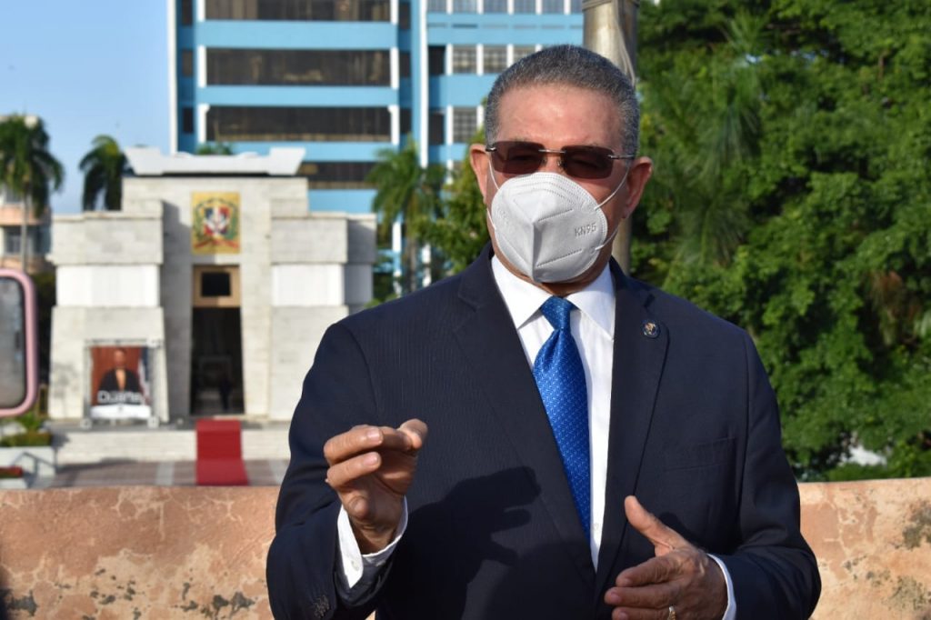Presidente del Instituto Duartiano recomendó establecer cobro para atenciones médicas de embarazadas extranjeras Presidente del Instituto Duartiano recomendó establecer cobro para atenciones médicas de embarazadas extranjeras