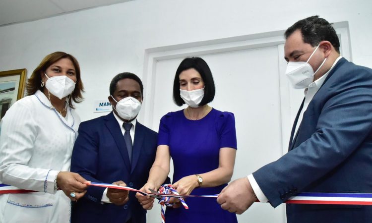 Primera dama y director del SNS entregaron equipos oncológicos en centros médicos de Santo Domingo