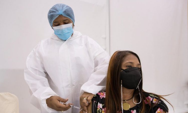 Gobierno inició prueba piloto de vacunación contra COVID-19 a docentes para regresar a clases Gobierno inició prueba piloto de vacunación contra COVID-19 a docentes para regresar a clases