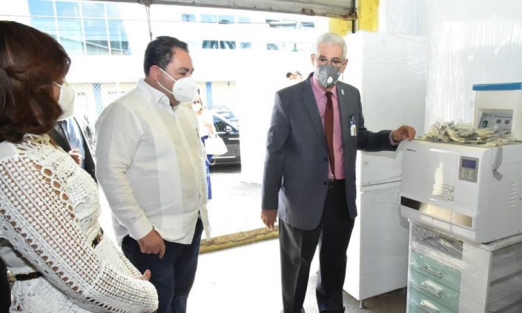 SNS y Dirección Nacional de Odontología entregó equipos al Ney Arias Lora