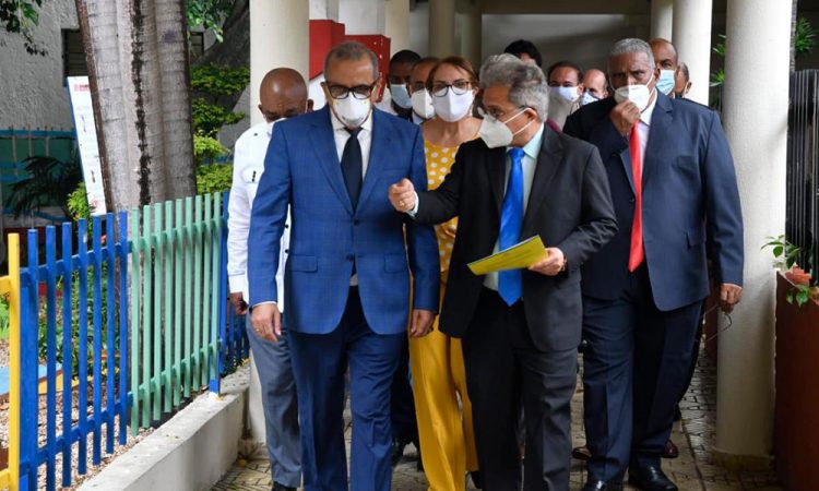 CMD y MSP acordaron realizar pagos a 500 médicos esta semana CMD y MSP acordaron realizar pagos a 500 médicos esta semana