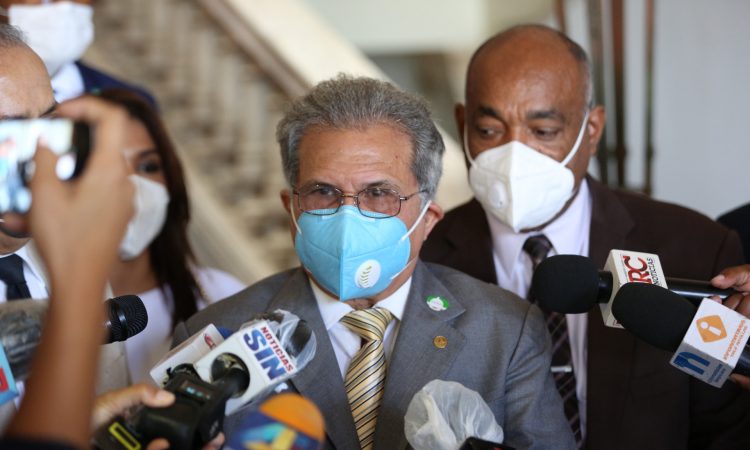 “Una vez más”: CMD y 53 sociedades médicas declaran guerra a las ARS y CNSS “Una vez más”: CMD y 53 sociedades médicas declaran guerra a las ARS y CNSS