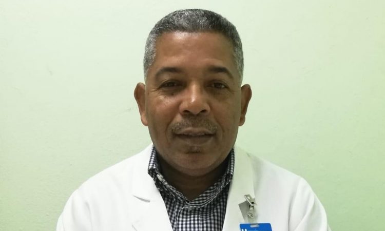 Epidemiólogo negó que el COVID-19 esté bajando como informa el MSP en los boletines diarios Epidemiólogo negó que el COVID-19 esté bajando como informa el MSP en los boletines diarios